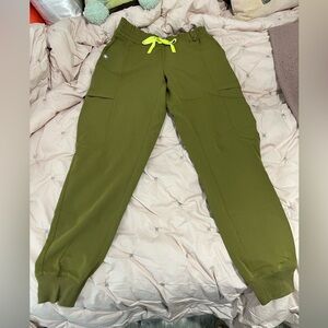 Figs Martini Olive Lesage - Petite Jogger Scrub Pants XSP